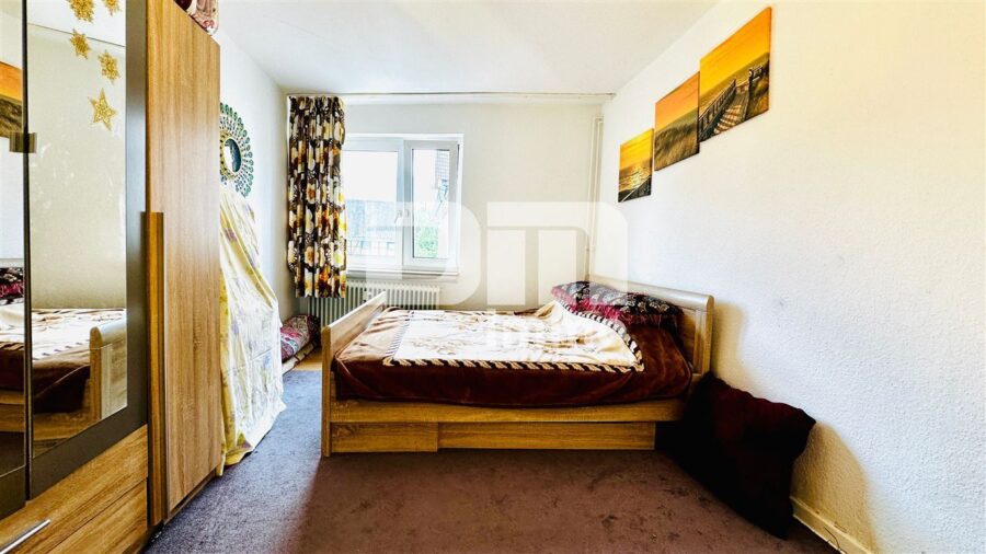 (R)eserviert!Wohn- Gewerbeensemble mit Ladeneinheit und drei vermieteten Wohnungen - WE1 1.OG Schlafzimmer